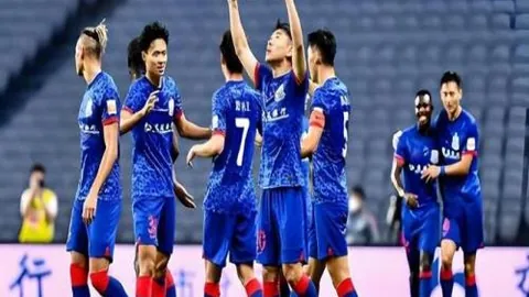 库里交易截止日至今5战狂收161分，三分命中率29中，得分王领跑联盟